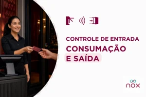 Atendente entrega cartão NFC a cliente em entrada de bar com sistema de controle de consumação